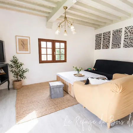 Holiday home Le Refuge Du Bois D'amour Arnieres-sur-Iton
